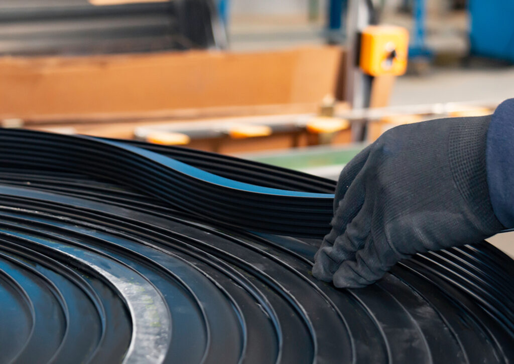 一点物から量産まで対応するゴム加工力